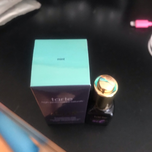Tarte cosmetics NWOT - Picture 2 of 3